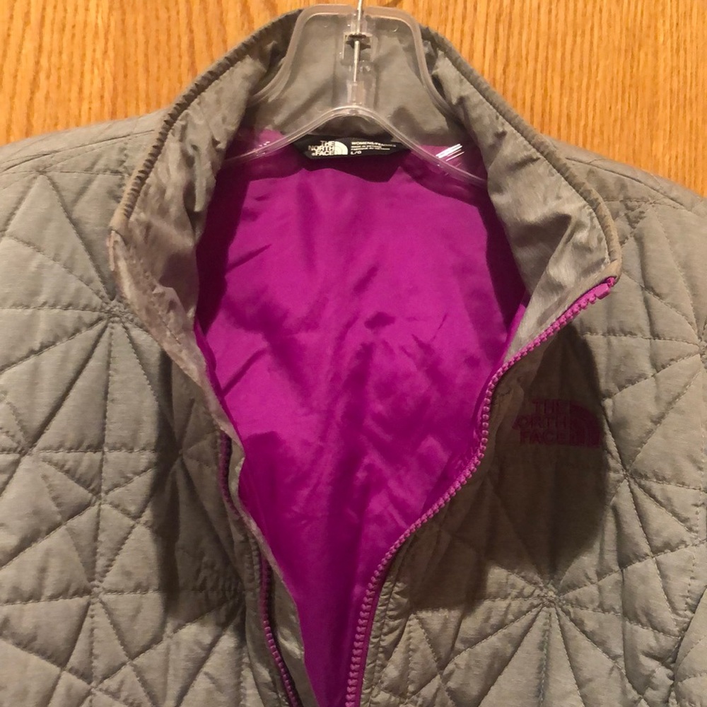 Women’s North Face Jacket - Picture 3 of 5
